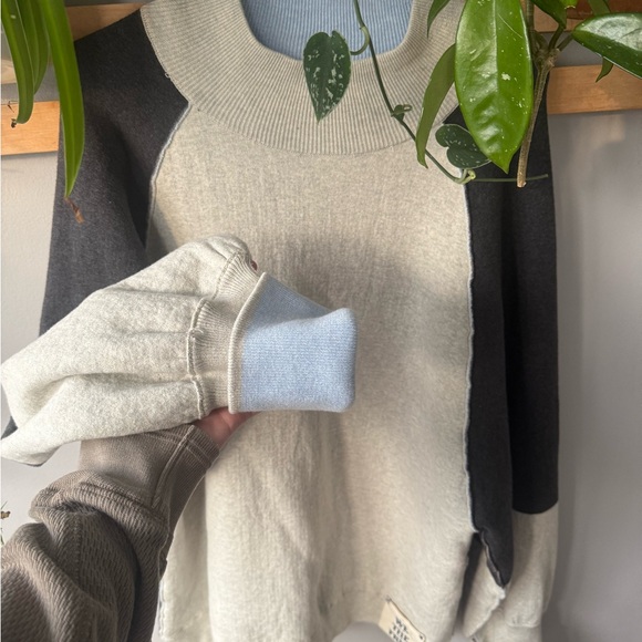 Color block mock neck - Picture 3 of 6